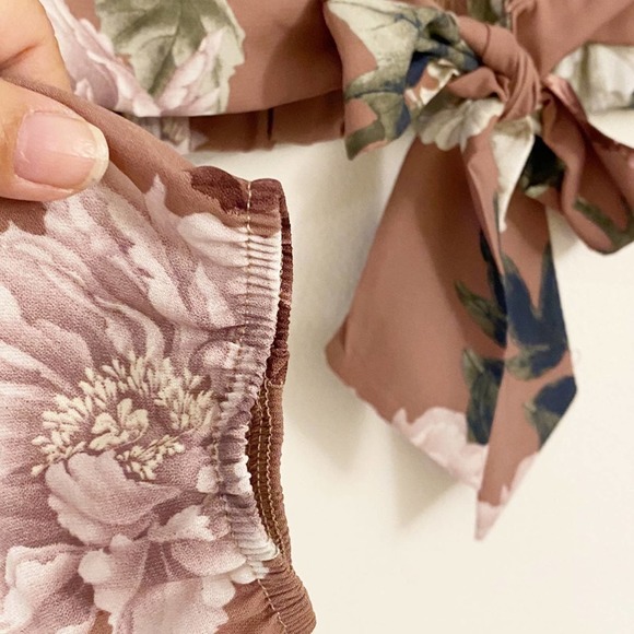 Floral Tie Front Crop Top - Picture 4 of 8